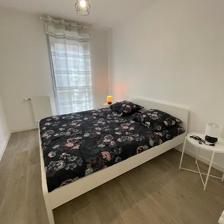 Cosy Proche Paris Apartment