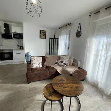 Cosy Proche Paris Apartment